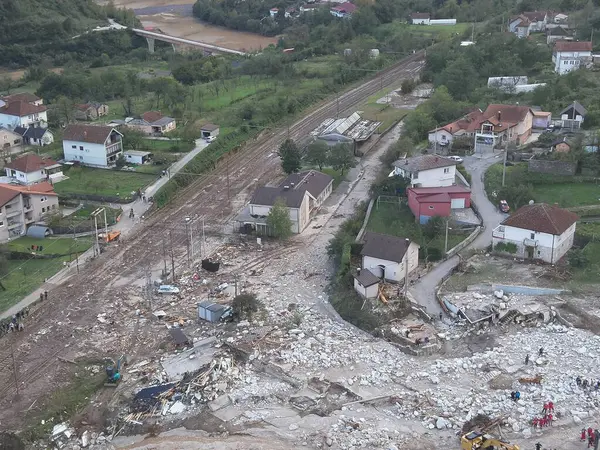 Jablanica, Donja Jablanica, Bosna-Hersek - 4 Ekim 2024: Yıkıcı Heyelan ve Sel Altının Havadan Görünümü