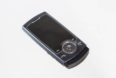 Eski telefon izole edilmiş beyaz arka plan