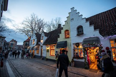 Tarihi şehir merkezi Bruges 'ün (Brugge) klasik manzarası, Batı Flanders, Belçika