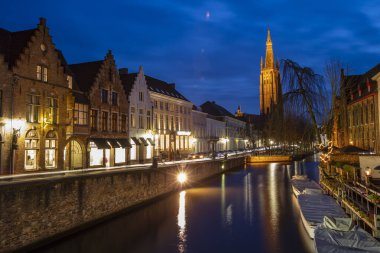 Tarihi şehir merkezi Bruges 'ün (Brugge) klasik manzarası, Batı Flanders, Belçika