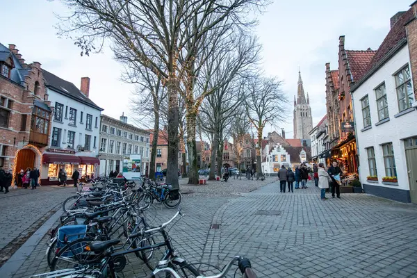 Tarihi şehir merkezi Bruges 'ün (Brugge) klasik manzarası, Batı Flanders, Belçika