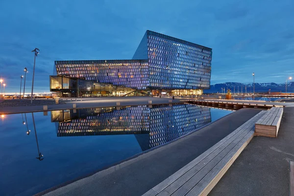 Reykjavik 'teki opera binası.