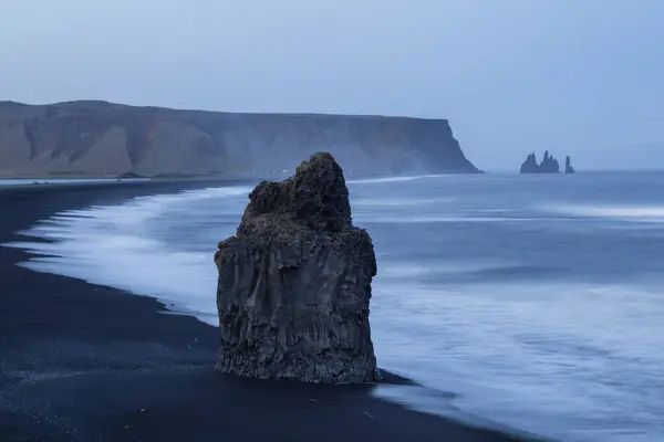 Basalt Klippformationer Troll Tår Svarta Stranden Reynisdrangar Vík Iceland — Stockfoto