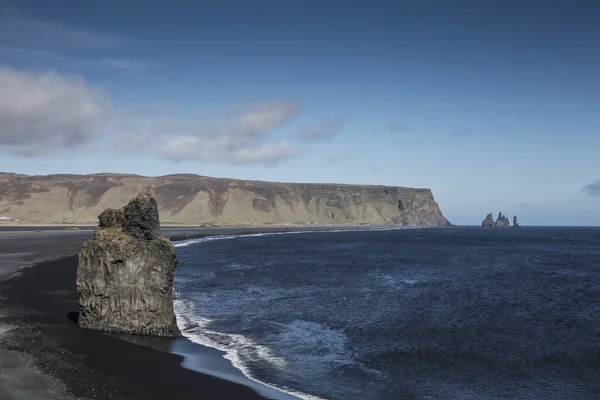 Formações Rochosas Basalto Dedos Troll Praia Preta Reynisdrangar Vik Islândia — Fotografia de Stock