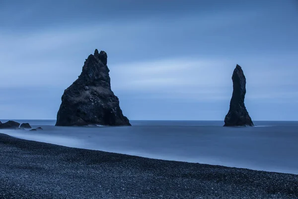 Formações Rochosas Basalto Dedos Troll Praia Preta Reynisdrangar Vik Islândia — Fotografia de Stock