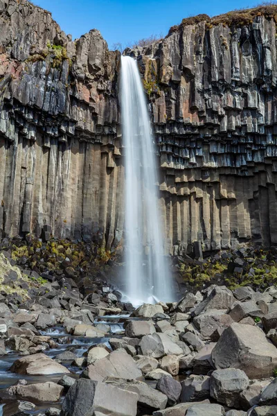 Wasserfall Svartifoss Umgeben Von Basaltsäulen Süden Islands — Stockfoto