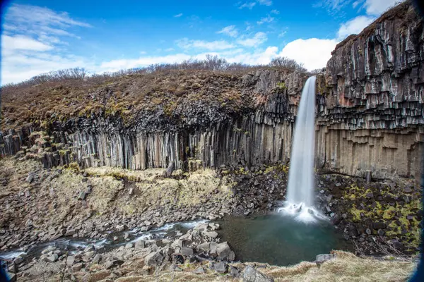 Cascade Svartifoss Entourée Colonnes Basalte Dans Sud Islande — Photo