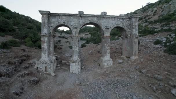 Den Antika Romerska Ceremoniella Porten Till Staden Ariassos Antalya Turkiet — Stockvideo
