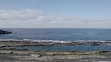 Antalya, Türkiye, Akdeniz kıyısındaki Koru lagün plajında doğal kaya oluşumları, Gazipasa, Alanya.