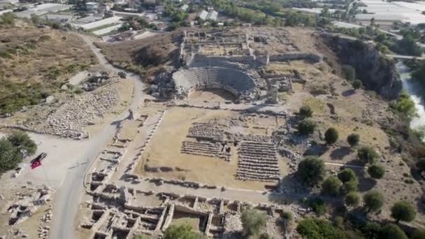 テルメソス古代都市円形劇場 Termessosは アンタルヤの一つです トルコで最も優れた考古学遺跡 長い包囲戦にもかかわらず アレキサンダー大王は古代都市をキャプチャすることができませんでした — ストック動画