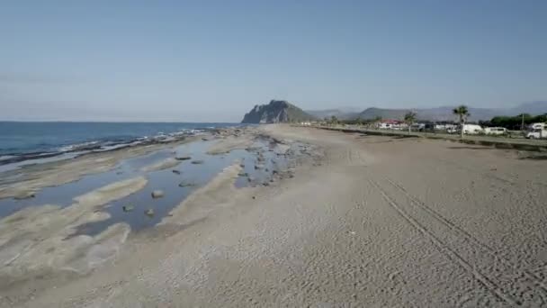 Αττάλεια Τουρκία Φυσικοί Βραχώδεις Σχηματισμοί Στην Παραλία Της Λιμνοθάλασσας Κορού — Αρχείο Βίντεο