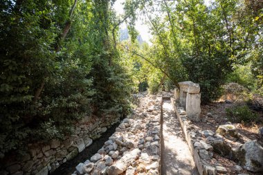 Türkiye 'nin Olimpos kentindeki Lycian kasabasının antik kalıntılarına bakın.