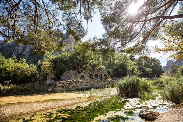 关于土耳其Olympos Lycian镇古老遗址的观点 免版税图库图片