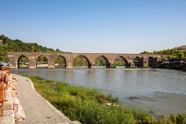 Puente Dicle Puente Histórico Diyarbakr Sobre Río Tigris Sureste Turquía — Foto de Stock