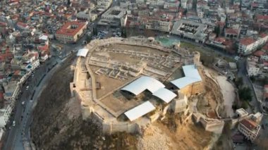 Gaziantep Şatosu 6 Şubat 'ta Kahramanmara merkezli depremlerde ağır hasar gördü ve bazı tahkimatlar yıkımla hasar gördü.. 