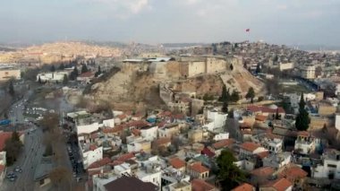 Gaziantep Şatosu 6 Şubat 'ta Kahramanmara merkezli depremlerde ağır hasar gördü ve bazı tahkimatlar yıkımla hasar gördü.. 