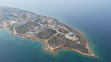 Beni, tarihi kaleyi ve marinayı gösteren hava manzarası. Turizmin dünyaca ünlü hindi bölgesi.