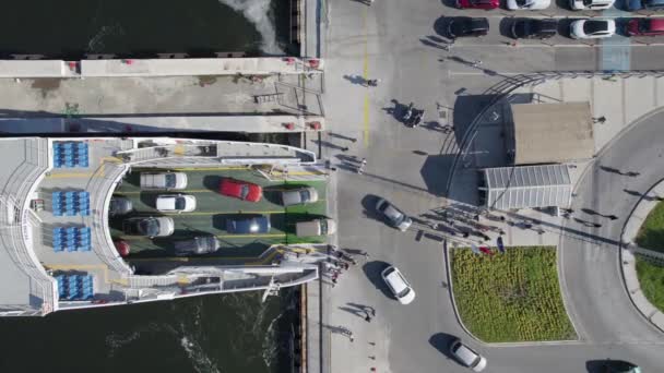Endüstriyel Liman Kargo Gemileri Feribotlarının Yukarıdan Aşağı Görüntüsü Arabalar Araçlar — Stok video