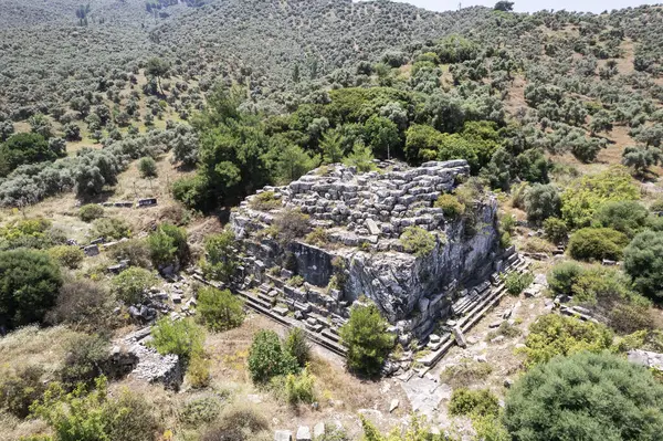 Antik Efes, Seluk, zmir, Türkiye yakınlarındaki Belevi mozolesinin kalıntıları.