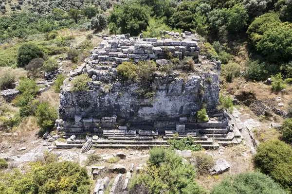 Antik Efes, Seluk, zmir, Türkiye yakınlarındaki Belevi mozolesinin kalıntıları.