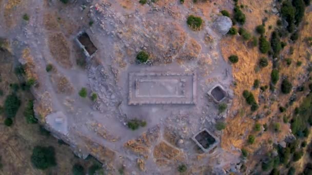 アソスアンティークシティドローンビデオのアテナ神殿 ベイラムケールアソス カナカレールトルコ トルコ — ストック動画