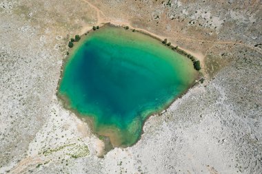 Resimli yüksek irtifa gölü manzarası Yeilgl, Yeşil göl, Gmbe, Antalya