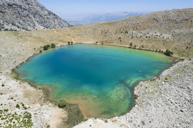 Resimli yüksek irtifa gölü manzarası Yeilgl, Yeşil göl, Gmbe, Antalya