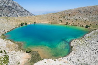 Resimli yüksek irtifa gölü manzarası Yeilgl, Yeşil göl, Gmbe, Antalya