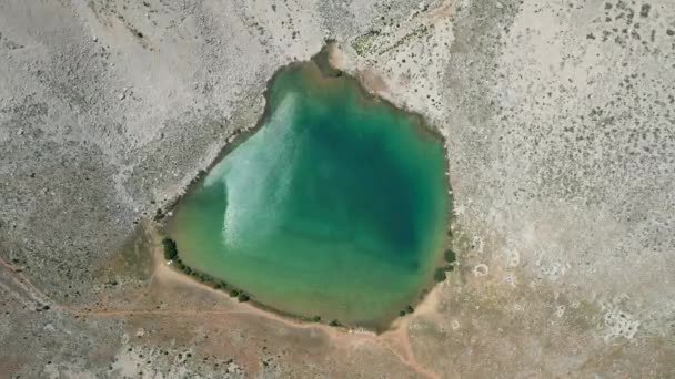 Γραφική Θέα Της Γραφικής Λίμνης Yeilgl Μεγάλο Υψόμετρο Πράσινη Λίμνη — Αρχείο Βίντεο
