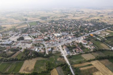 Zeus tapınağı ile birlikte Aizonai antik şehir harabeleri. Aizanoi antik kenti Cavdarhisar, Kutahya, Türkiye.