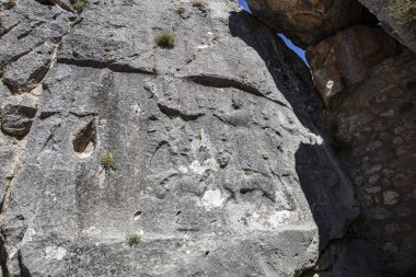 Hitit Uygarlığının antik başkenti Yazilikaya Hattusa 'daki 12 tanrının rahatlatılması.