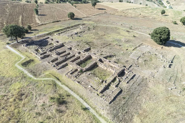 Çöldeki arkeolojik bölgelerde insansız hava aracı.