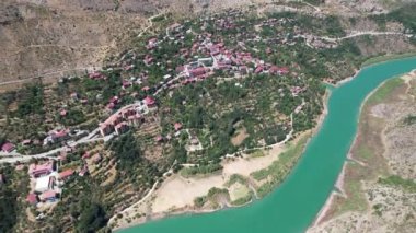 Erzincan Kemaliye ilçesinin insansız hava aracı görüntüsü, yamaç paraşütü ve wingsuit uçuş şehri.