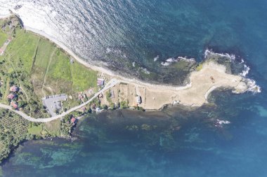 Güzel deniz feneri ve Yason Burnu Ordusundan Jason Kilisesi