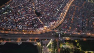 Geceleri havacılık şehir merkezi ve liman. Samsun, Türkiye