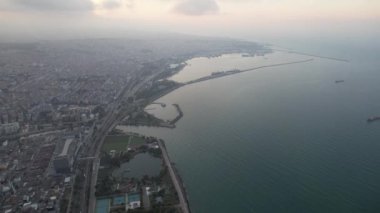 Geceleri havacılık şehir merkezi ve liman. Samsun, Türkiye