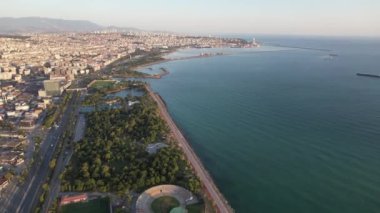 Geceleri havacılık şehir merkezi ve liman. Samsun, Türkiye