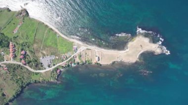 Güzel deniz feneri ve Yason Burnu Ordusundan Jason Kilisesi