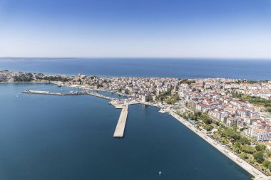 Sinop, Türkiye. Sinop City, Türkiye 'nin en kuzeyindeki şehir. Sinop ili, Türkiye 'nin Karadeniz kıyısında bir ildir. Güzel Sinop Yarımadası Manzarası.
