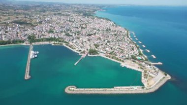 Gerze Karadeniz 'de büyüleyici bir kasabadır. Havadan çekilmiş Gerze manzarası. Gerze, Sinop