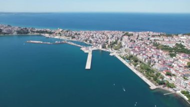 Sinop, Türkiye. Sinop City, Türkiye 'nin en kuzeyindeki şehir. Sinop ili, Türkiye 'nin Karadeniz kıyısında bir ildir. Güzel Sinop Yarımadası Manzarası.