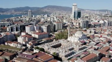 Hisar Camii veya Hisarn Camii, İzmir 'in tarihi bir camii. Aydnolu Yakup Bey tarafından 1592 ve 1598 yılları arasında inşa edildiği kaydedilmiştir..