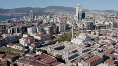 Hisar Camii veya Hisarn Camii, İzmir 'in tarihi bir camii. Aydnolu Yakup Bey tarafından 1592 ve 1598 yılları arasında inşa edildiği kaydedilmiştir..