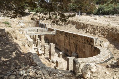 Yunanistan 'ın Loutraki kentindeki Vouliagmenis Gölü yakınlarındaki Heraion ikonik arkeolojik sahasından görüntüler.