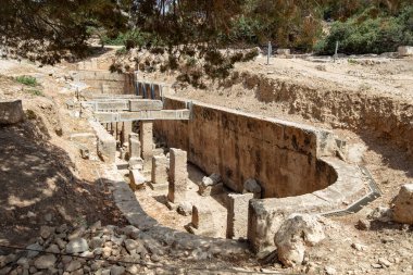 Yunanistan 'ın Loutraki kentindeki Vouliagmenis Gölü yakınlarındaki Heraion ikonik arkeolojik sahasından görüntüler.