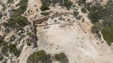 Yunanistan 'ın Loutraki kentindeki Vouliagmenis Gölü yakınlarındaki Heraion ikonik arkeolojik sahasından görüntüler.