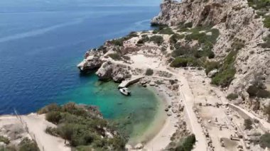 Yunanistan 'ın Loutraki kentindeki Vouliagmenis Gölü yakınlarındaki Heraion ikonik arkeolojik sahasından görüntüler.