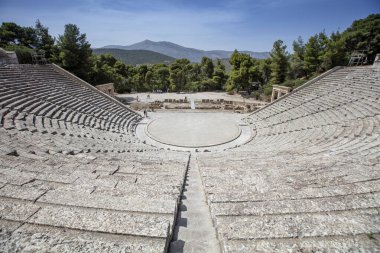 Epidaurus Antik Tiyatrosu, Yunan Epidaurus şehrinde antik Yunan tıp tanrısı Asclepius 'a adanmış bir tiyatrodur..