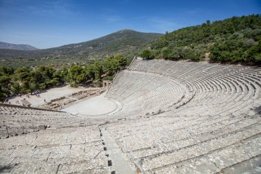 Epidaurus Antik Tiyatrosu, Yunan Epidaurus şehrinde antik Yunan tıp tanrısı Asclepius 'a adanmış bir tiyatrodur..