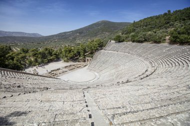 Epidaurus Antik Tiyatrosu, Yunan Epidaurus şehrinde antik Yunan tıp tanrısı Asclepius 'a adanmış bir tiyatrodur..